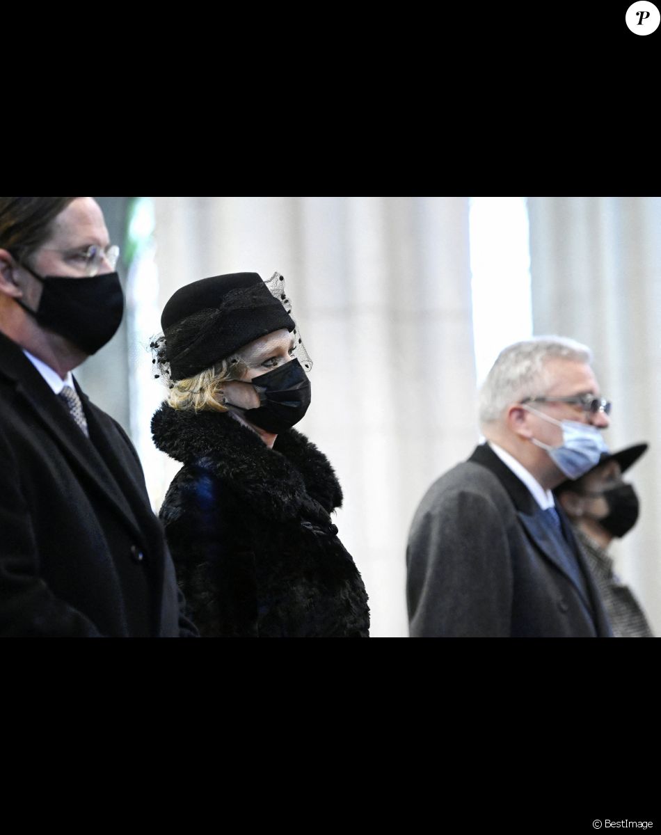 La princesse Delphine de Belgique - Les membres de la famille royale de Belgique assistent à la messe annuelle à la mémoire des membres décédés de la Famille royale en l'église Notre-Dame de Laeken à Bruxelles, le 17 février 2022.