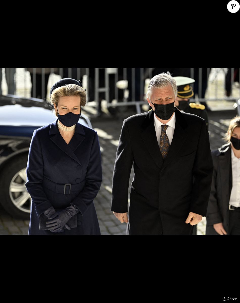 La reine Mathilde et le roi Philippe - Les membres de la famille royale de Belgique assistent à la messe annuelle à la mémoire des membres décédés de la Famille royale en l'église Notre-Dame de Laeken à Bruxelles, le 17 février 2022.