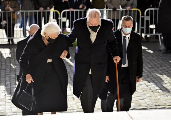 La reine Paola et le roi Albert II - Les membres de la famille royale de Belgique assistent à la messe annuelle à la mémoire des membres décédés de la Famille royale en l'église Notre-Dame de Laeken à Bruxelles, le 17 février 2022.