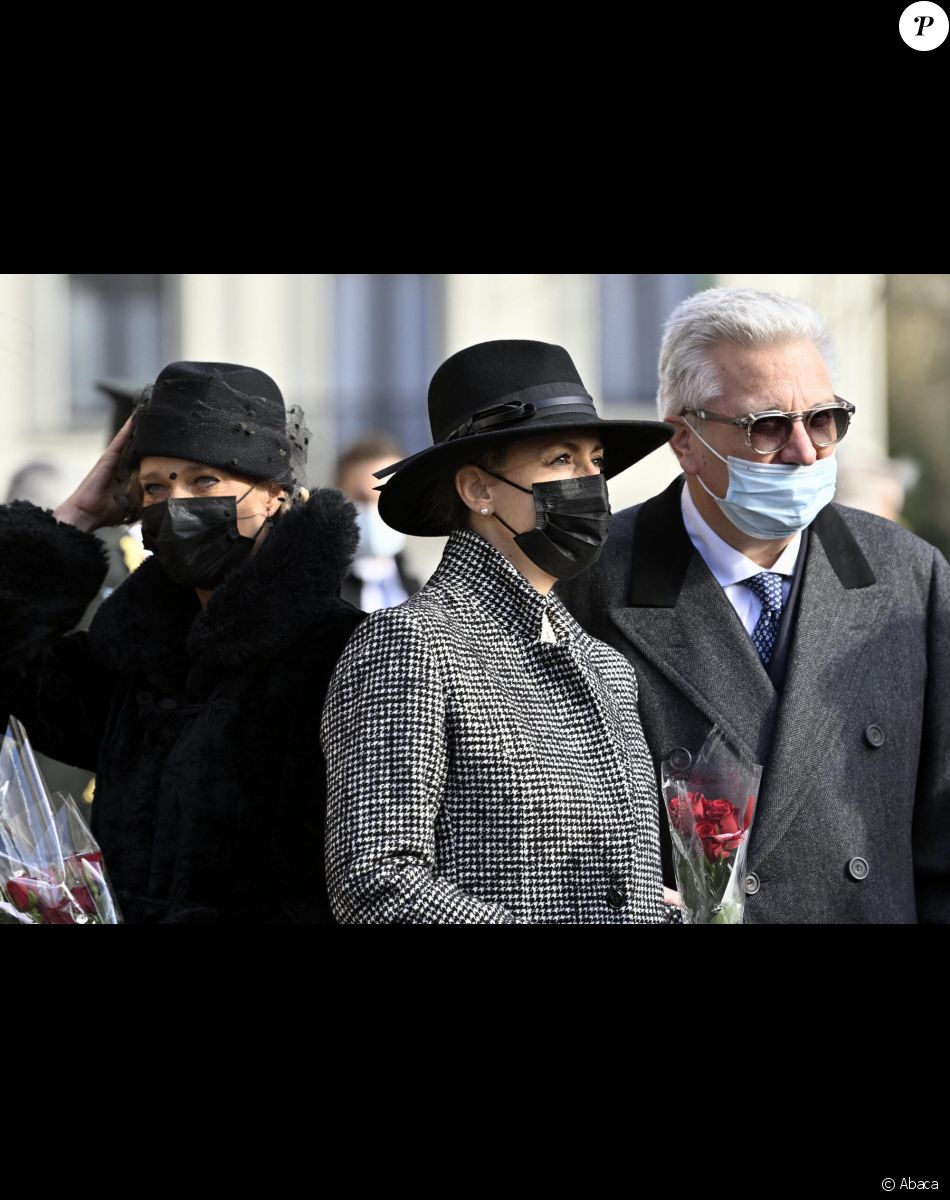 La princesse Delphine, la princesse Claire et le prince Laurent - Les membres de la famille royale de Belgique assistent à la messe annuelle à la mémoire des membres décédés de la Famille royale en l'église Notre-Dame de Laeken à Bruxelles, le 17 février 2022.
