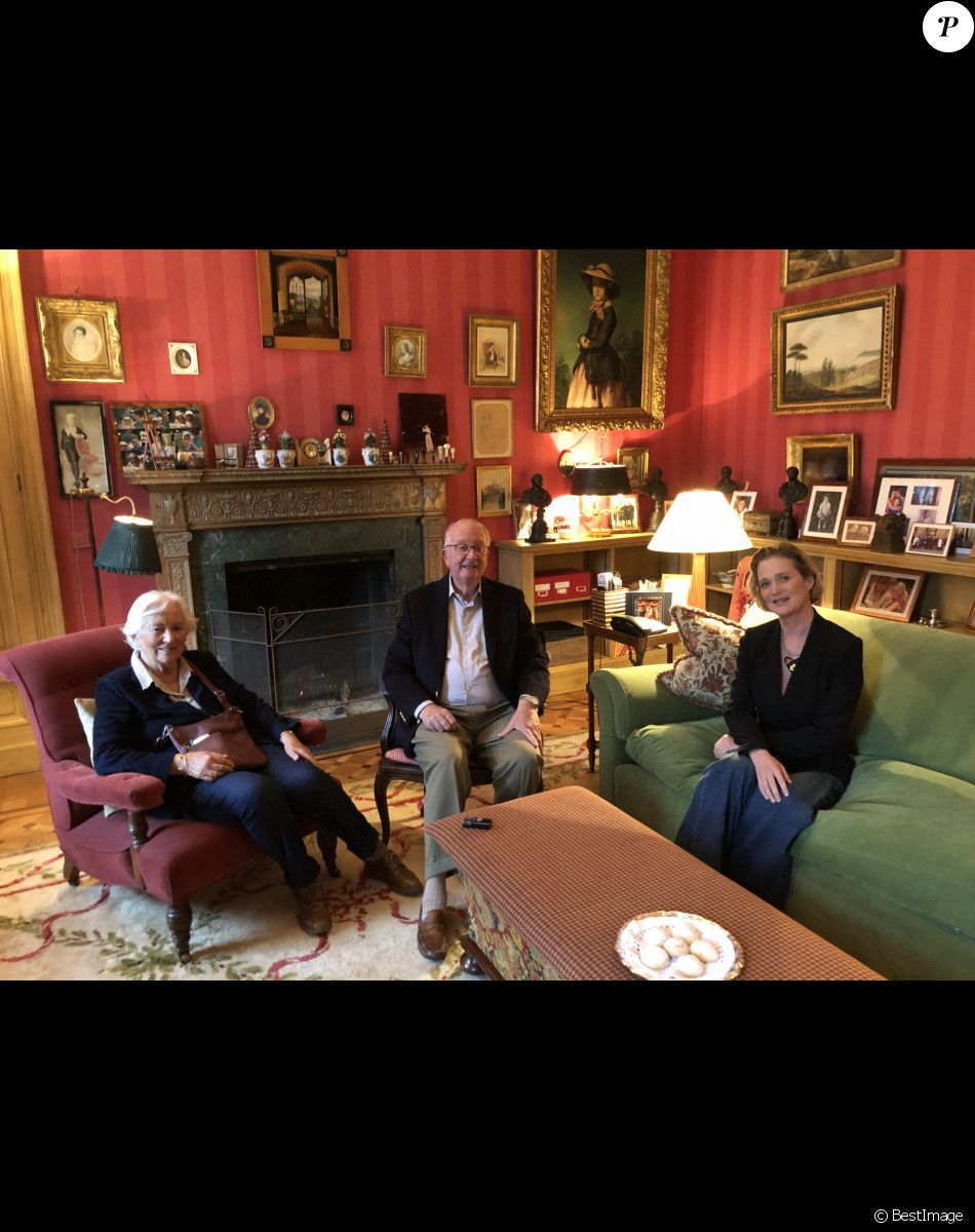 Le Roi Albert II de Belgique et la Reine Paola de Belgique et de Son Altesse Royale la Princesse Delphine réunis pour la première fois au Château du Belvédère, 25 octobre 2020.