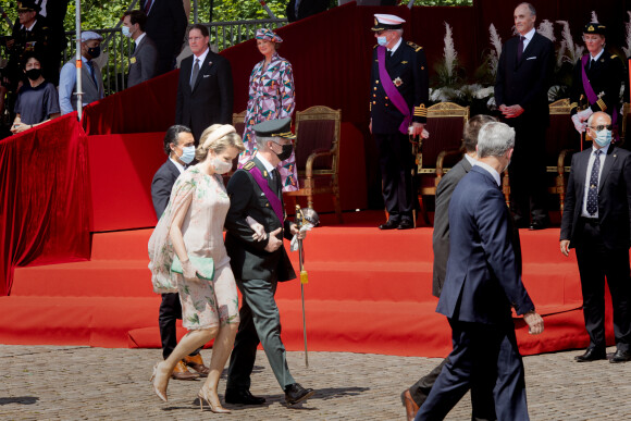 La princesse Delphine de Belgique et son compagnon Jim O'Hare, le roi Philippe et la reine Mathilde de Belgique - La famille royale de Belgique assiste au défilé militaire à Bruxelles, à l'occasion de la fête Nationale belge. Belgique, Bruxelles, 21 juillet 2021.