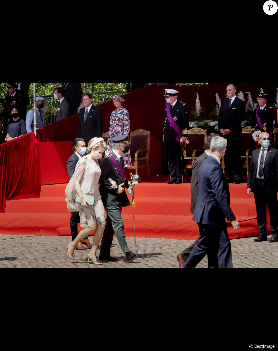 La princesse Delphine de Belgique et son compagnon Jim O'Hare, le roi Philippe et la reine Mathilde de Belgique - La famille royale de Belgique assiste au défilé militaire à Bruxelles, à l'occasion de la fête Nationale belge. Belgique, Bruxelles, 21 juillet 2021.