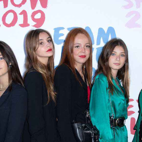 Giulia Le Ruyet Marcassus, Vittoria de Savoie (fille de C. Courau et E.P de Savoie (5ème en partant de la droite)) et des amies - Photocall - Etam Live Show 2019 au Stade Roland Garros à Paris le 24 septembre 2019. © Rachid Bellak / Bestimage 