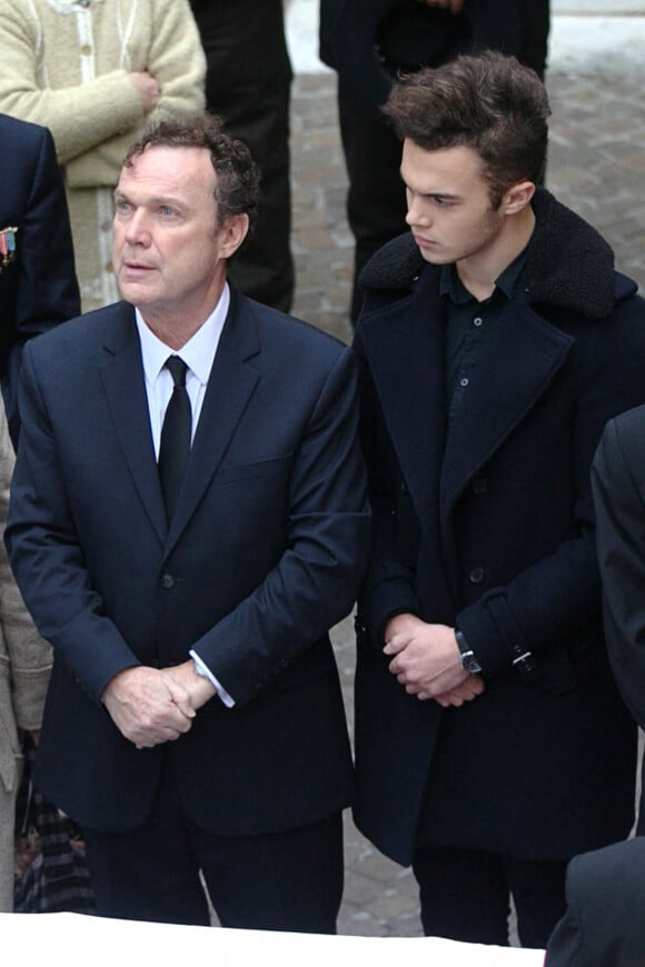 Julien Lepers et son fils Guillaume Lepers - Obsèques de Raymond Lepers, le père de l'animateur Julien Lepers en la cathédrale d'Antibes, le 15 décembre 2014, suivies de l'inhumation au cimetière de Rabiac. 