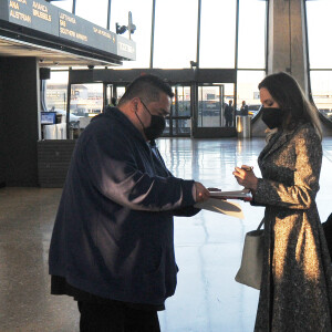 Exclusif - Angelina Jolie et sa fille Zahara à l'aéroport de Washington, le 9 février 2022.