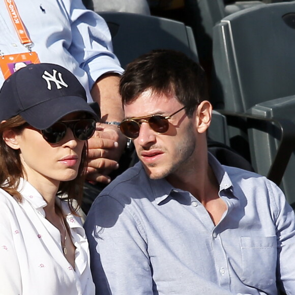 Gaspard Ulliel et Gaëlle Pietri dans les tribunes des Internationaux de Tennis de Roland Garros à Paris le 7 juin 2017 © Cyril Moreau-Dominique Jacovides/Bestimage 