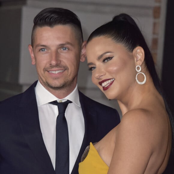 Andre Lemmers (Andre L III) et sa compagne Adriana Lima à la première du film "Last Night in SoHo" à l'Academy Museum of Motion Pictures de Los Angeles, Californie, Etats-Unis, le 25 octobre 2021. © StarMax/Bestimage 