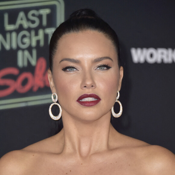 Adriana Lima à la première du film "Last Night in SoHo" à l'Academy Museum of Motion Pictures de Los Angeles, Californie, Etats-Unis, le 25 octobre 2021. © StarMax/Bestimage 