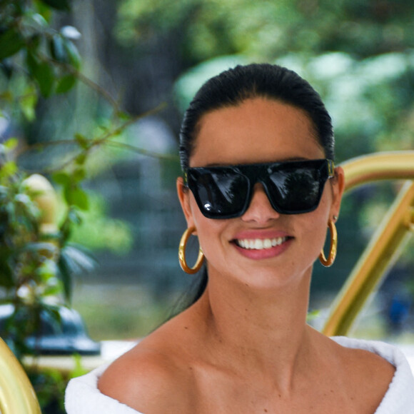 Adriana Lima - Arrivée des people à l'hôtel Excelsior lors du festival international du film de Venise (La Mostra), le 4 septembre 2021. 