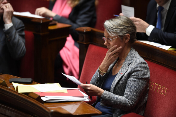 Elisabeth Borne - Questions d'actualité au Gouvernement à l'Assemblée nationale à Paris pendant l'épidémie de Coronavirus Covid-19 le 12 mai 2020.