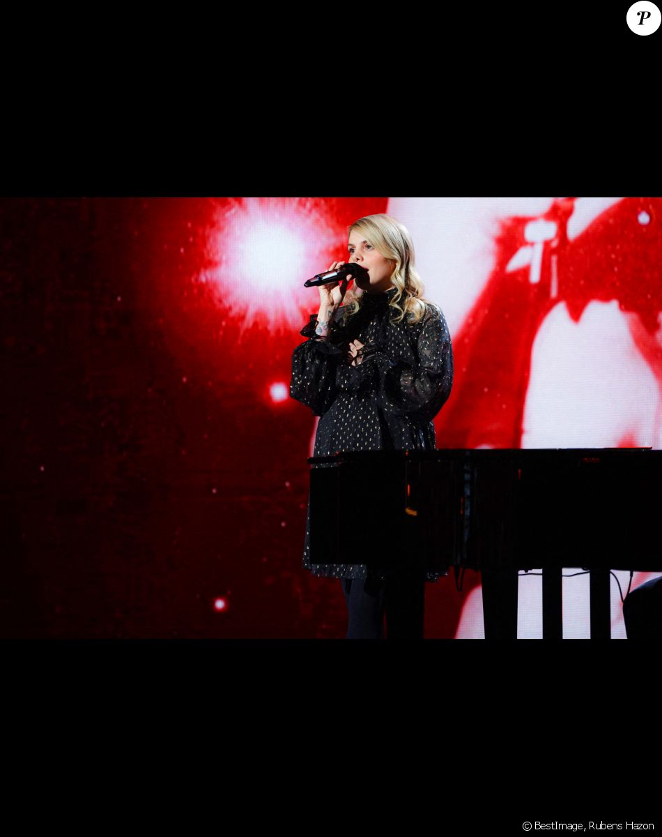 Exclusif - Coeur de Pirate (Béatrice Martin) Enregistrement de l'émission "La boîte à secrets 11", présentée par F.Bollaert. Le 4 octobre 2021 © Rubens Hazon / Bestimage
