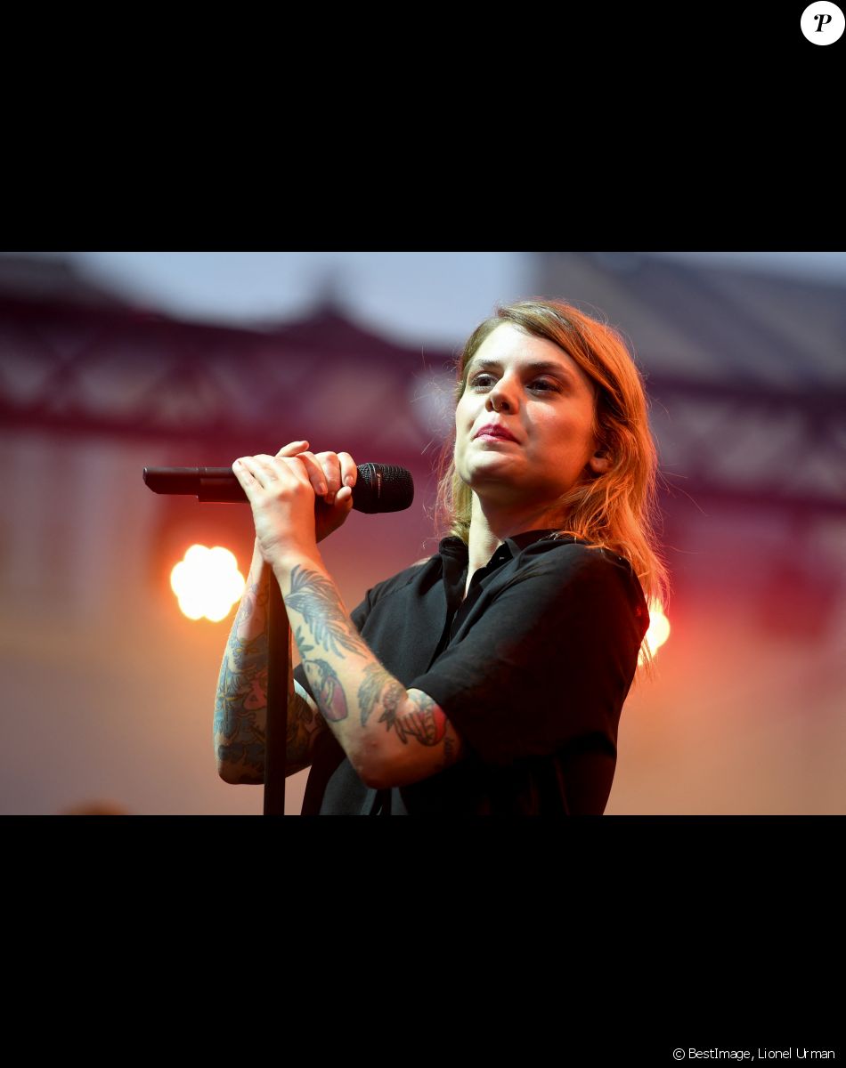 Coeur de Pirate en concert lors du 67e festival "Nuits du Sud", place du Grand Jardin, à Vence. © Lionel Urman / Bestimage