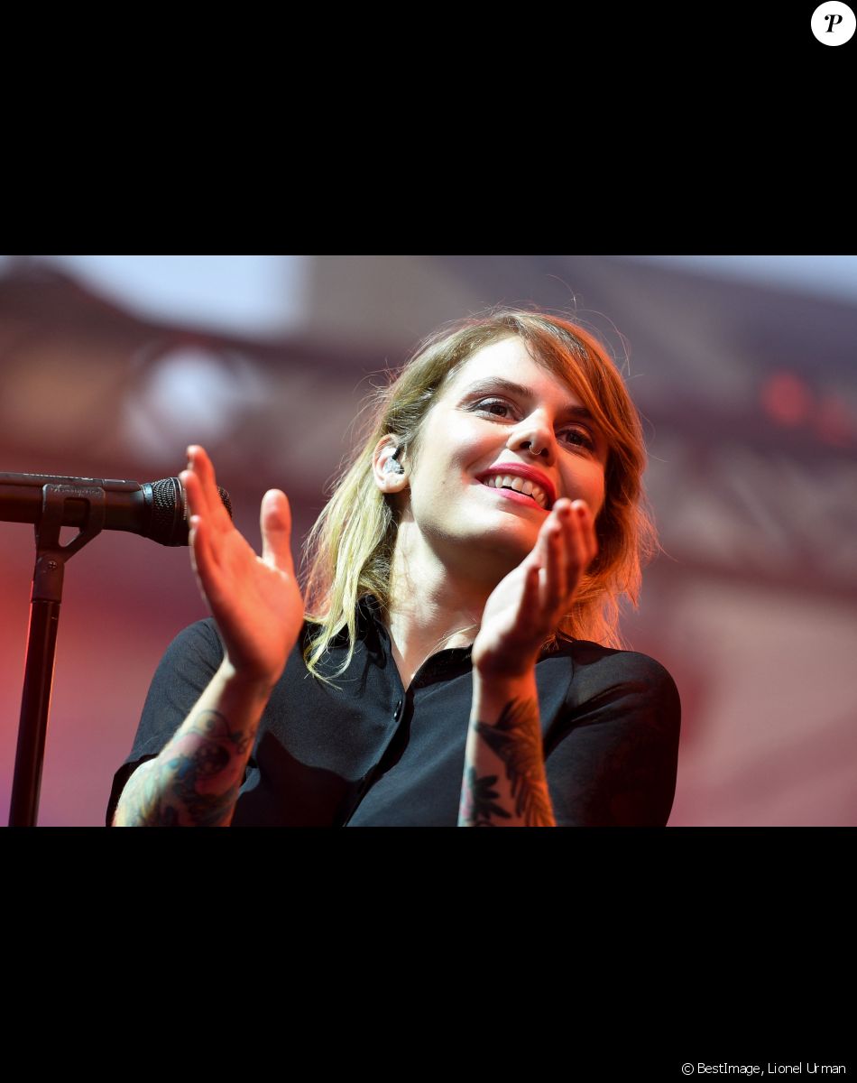 Coeur de Pirate en concert lors du 67ème festival "Nuits du Sud", place du Grand Jardin, à Vence. Le 2 août 2019 © Lionel Urman / Bestimage