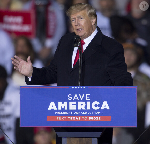 Donald Trump prend la parole au parc des expositions du comté de Montgomery lors d'un rassemblement Save America. Conroe le 29 janvier 2022