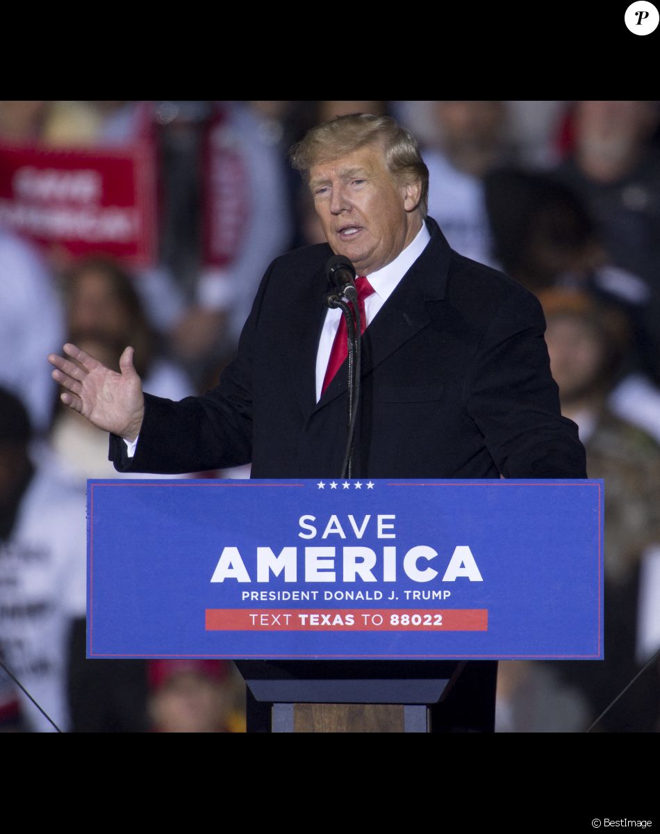 Donald Trump prend la parole au parc des expositions du comté de Montgomery lors d'un rassemblement Save America. Conroe le 29 janvier 2022