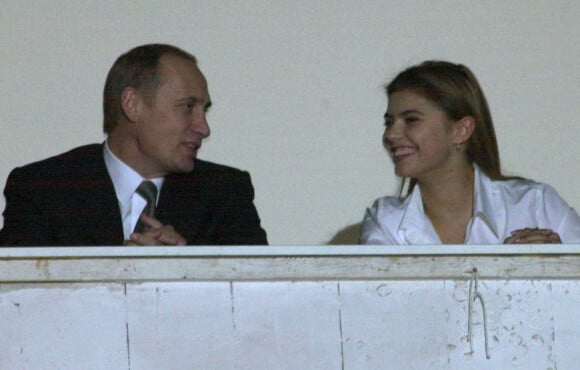 Vladimir Poutine discutant avec l'ancienne gymnaste Alina Kabaeva en 2007 à Moscou