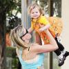 Busy Phillips sur le tournage de Cougar Town avec sa fille Birdie Leigh (Californie, 11 janvier 2010)