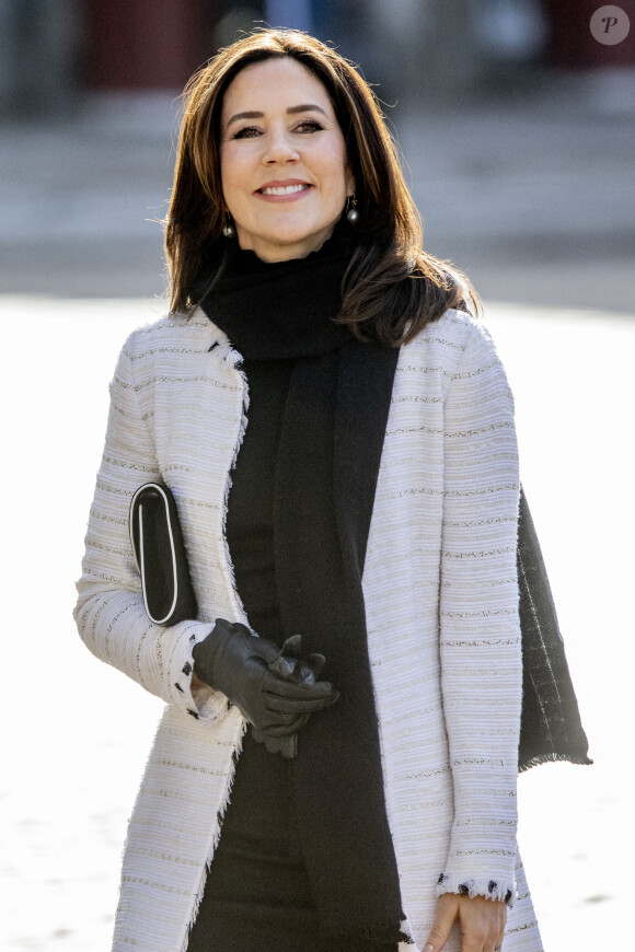 Catherine (Kate) Middleton, duchesse de Cambridge, est accueillie par la reine Margrethe II et la princesse héritière Mary de Danemark lors d'une audience au palais Christian IX, à Copenhague, au Danemark, le 23 février 2022.