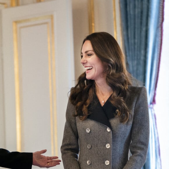 Catherine (Kate) Middleton, duchesse de Cambridge, est accueillie par la reine Margrethe II et la princesse héritière Mary de Danemark lors d'une audience au palais Christian IX, à Copenhague, au Danemark, le 23 février 2022.