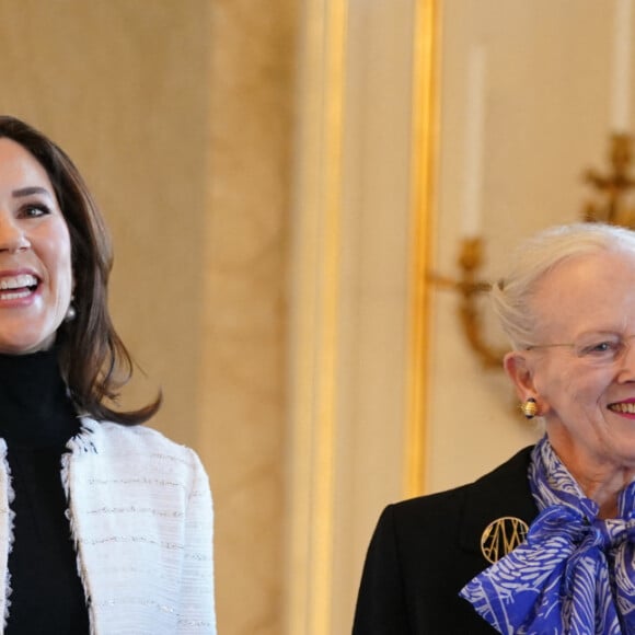 Catherine (Kate) Middleton, duchesse de Cambridge, est accueillie par la reine Margrethe II et la princesse héritière Mary de Danemark lors d'une audience au palais Christian IX, à Copenhague, au Danemark, le 23 février 2022.