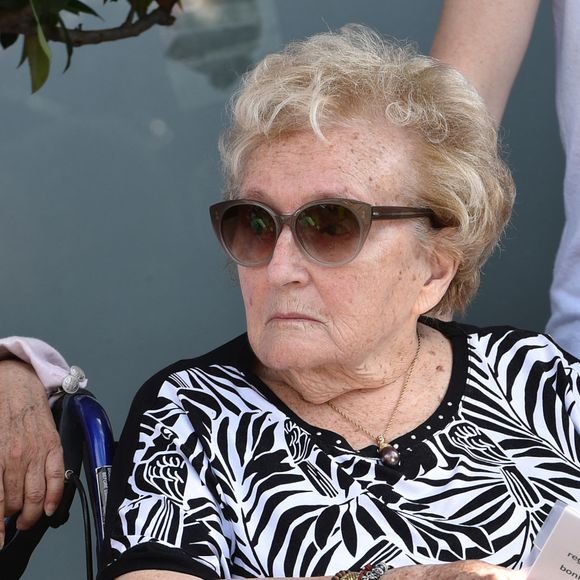 Malgré tout, ils restaient profondément unis par une même passion pour la politique.

Inauguration de la rue Jacques et Bernadette Chirac, par la femme de l'ancien président de la République, Bernadette Chirac (en fauteuil roulant) et sa fille Claude, à Brive-la-Gaillarde. Le 8 juin 2018 