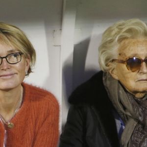 Issue d'une famille traditionnelle, elle tenait absolument à vouvoyer son mari par respect.

Claude Chirac et sa mère Bernadette Chirac - Le Variétés Club de France dispute un match caritatif présidé par Madame B. Chirac au profit de "+ de Vie", en faveur des personnes âgées accueillies dans les services de gériatrie et d'URMA, service pédiatrie du CHU de Montpellier, parrainé par L. Blanc au stade Léo Lagrange de Poissy, France, le 11 Octobre 2017. © Marc Ausset-Lacroix/Bestimage 