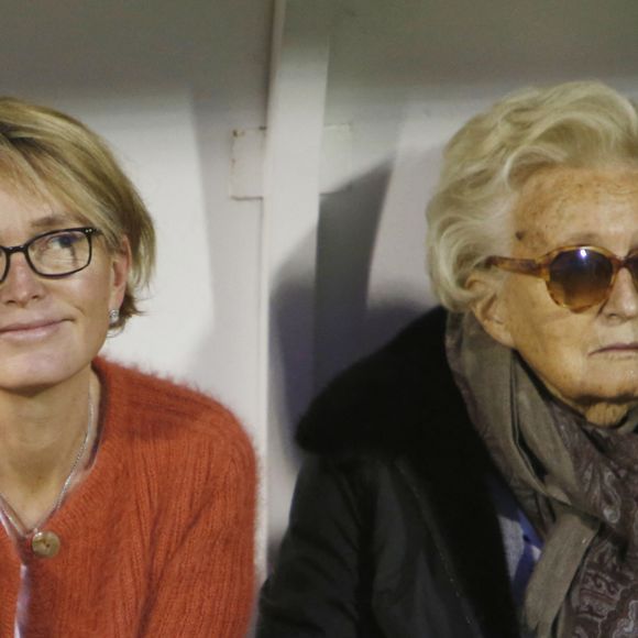 Issue d'une famille traditionnelle, elle tenait absolument à vouvoyer son mari par respect.

Claude Chirac et sa mère Bernadette Chirac - Le Variétés Club de France dispute un match caritatif présidé par Madame B. Chirac au profit de "+ de Vie", en faveur des personnes âgées accueillies dans les services de gériatrie et d'URMA, service pédiatrie du CHU de Montpellier, parrainé par L. Blanc au stade Léo Lagrange de Poissy, France, le 11 Octobre 2017. © Marc Ausset-Lacroix/Bestimage 
