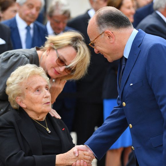 Bernadette Chirac, sa fille Claude Bernard et Bernard Cazeneuve - Hommage national à Simone Veil (femme politique et rescapée de la Shoah) dans la cour d'Honneur des Invalides à Paris, France, le 5 juillet 2017. Simone Veil reposera avec son mari au Panthéon. © Christian Liewig/Pool/ Bestimage