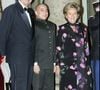 Dans l'intimité, Jacques Chirac adorait la tutoyer dans le seul but de l'agacer.

Jacques et Bernadette Chirac avec le roi du Cambodge, à l'Elysée