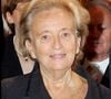 Leur couple a traversé de nombreuses épreuves, entre drames familiaux et rumeurs d'infidélités.

Jacques et Bernadette Chirac posent à l'Elysée