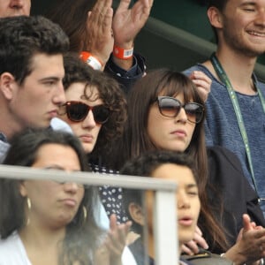 Nolwenn Leroy et sa soeur Kay - People aux Internationaux de France de tennis de Roland Garros à Paris, le 29 mai 2014. 