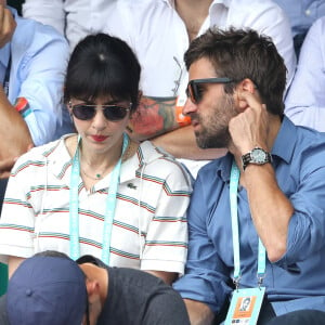 Nolwenn Leroy et son compagnon Arnaud Clément dans les tribunes des Internationaux de France de Tennis de Roland Garros à Paris, le 10 juin 2018. © Dominique Jacovides - Cyril Moreau/Bestimage 