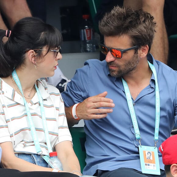 Nolwenn Leroy et son compagnon Arnaud Clément dans les tribunes des Internationaux de France de Tennis de Roland Garros à Paris, le 10 juin 2018. © Dominique Jacovides - Cyril Moreau/Bestimage 