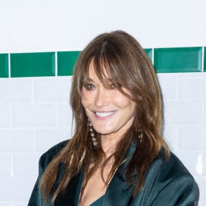 Carla Bruni Sarkozy au photocall du défilé Ami automne-hiver 2022/2023 dans le cadre de la Fashion Week de Paris, France, le 19 janvier 2022. Olivier Borde/bestimage 