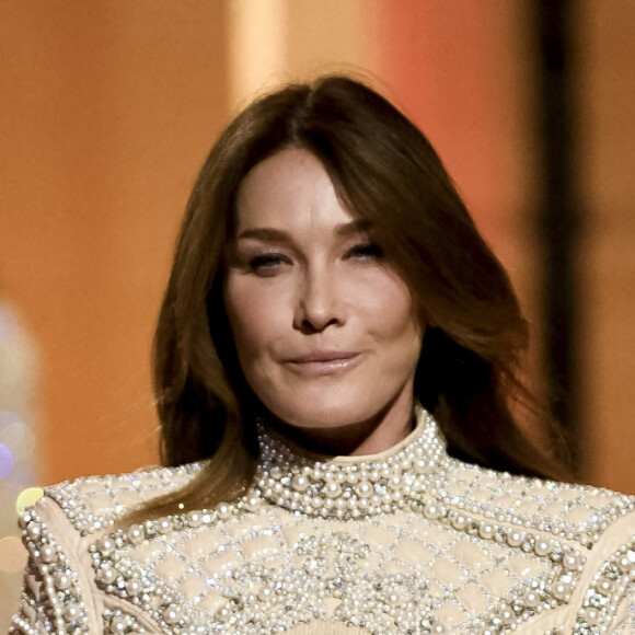 Carla Bruni-Sarkozy - Défilé de mode Femmes prêt-à-porter printemps-été 2022 "Balmain" à la Seine Musicale à Paris. Le 29 septembre 2021 