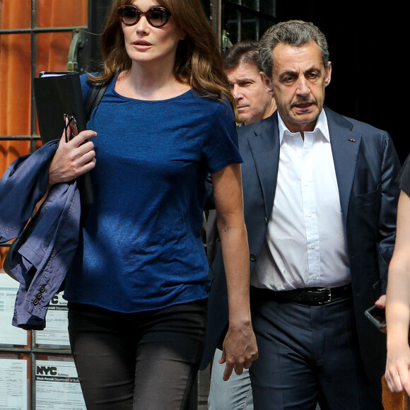 Exclusif - Carla Bruni-Sarkozy et son mari l'ancien Président Nicolas Sarkozy quittent un hôtel de New York le 14 juin 2017. Carla Bruni-Sarkozy a chanté la veille, le 13 juin 2017 des extraits de son nouvel album " French Touch " dans le club de jazz " Le Poisson rouge " dans le quartier de Greenwich.