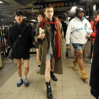 Regardez ces gens-là prendre le métro sans pantalon !