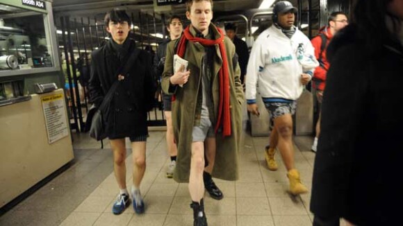 Regardez ces gens-là prendre le métro sans pantalon !