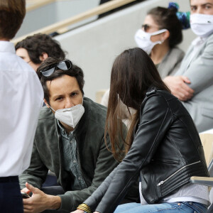 Vianney (Vianney Bureau) et sa compagne Catherine Robert (enceinte) dans les tribunes des Internationaux de France de tennis de Roland Garros à Paris, France, le 5 juin 2021. © Dominique Jacovides/Bestimage 