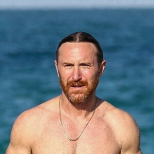 David Guetta passe une après-midi détente à la plage à Miami le 26 mai 2021. 