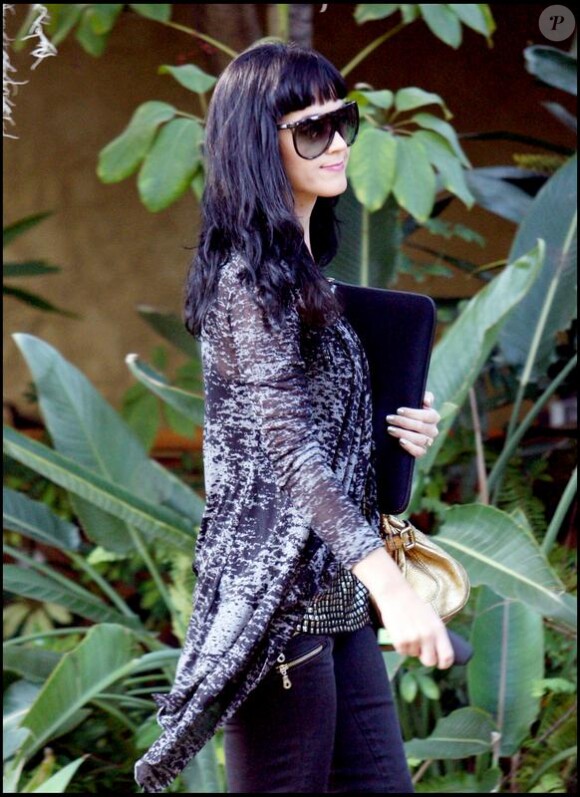 Katy Perry à la sortie d'une boutique de Los Angeles le 12/01/10