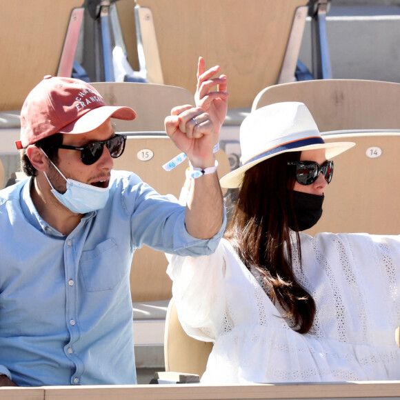 Vianney et sa compagne Catherine Robert (enceinte) dans les tribunes lors de la finale des internationaux de France Roland Garros à Paris le 13 juin 2021. © Dominique Jacovides / Bestimage 