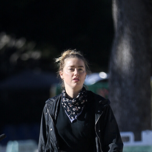 Amber Heard s'est rendue dans une pharmacie pour acheter du NoseFrida, Santa Monica, Los Angeles, le 4 janvier 2022.
