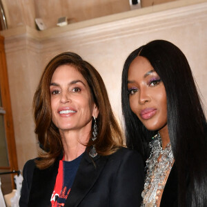 Cindy Crawford et Naomi Campbell en backstage du défilé Off-White™ automne / hiver 2022-2023 au Palais Brongniart à Paris le 28 février 2022. © Veeren / Christophe Clovis / Bestimage