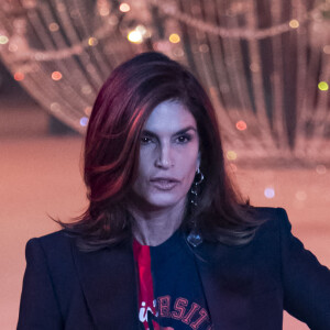 Cindy Crawford au défilé Off-White™ Automne/hiver 2022/2023 au Palais Brongniart à Paris, le 28 février 2022.