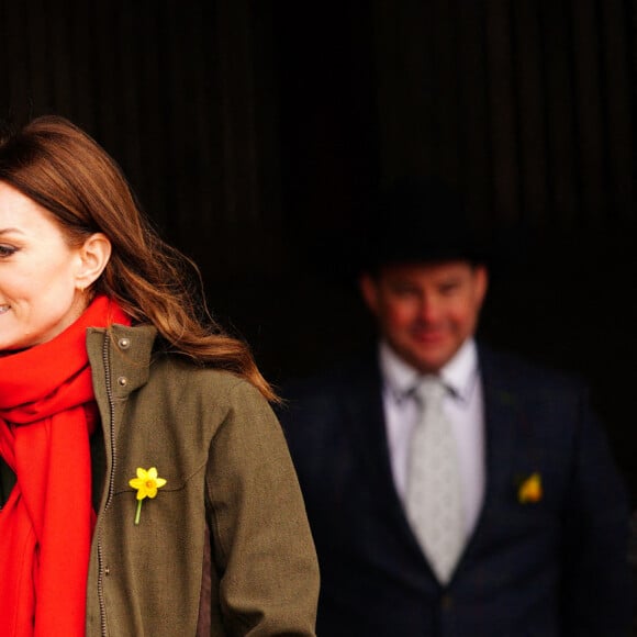 Le prince William, duc de Cambridge, et Catherine (Kate) Middleton, duchesse de Cambridge, lors d'une visite d'une ferme caprine à Pant Farm au Pays de Galles, Royaume Uni, le 1 mars 2022.