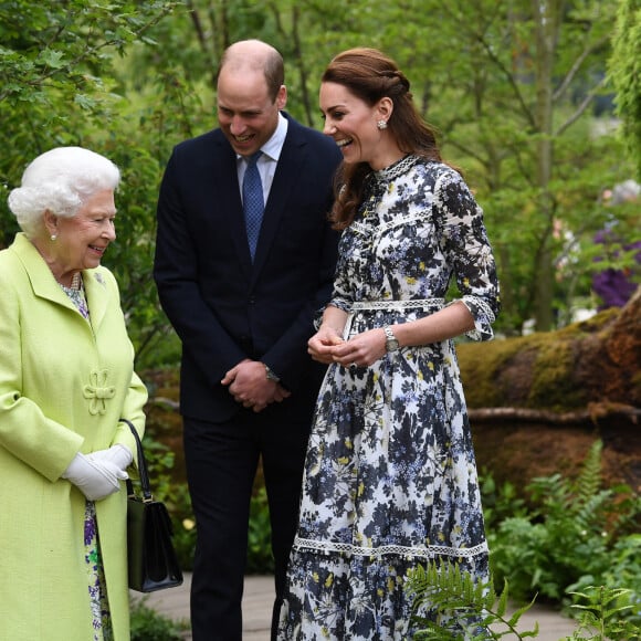 La reine Elisabeth II d'Angleterre, le prince William, duc de Cambridge, et Catherine (Kate) Middleton, duchesse de Cambridge, en visite au "Chelsea Flower Show 2019" à Londres, le 20 mai 2019.