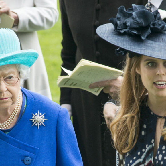 La reine Elisabeth II d'Angleterre et la princesse Beatrice d'York - Les membres de la famille royale lors du cinquième jour des courses hippiques "Royal Ascot", le 18 juin 2016.