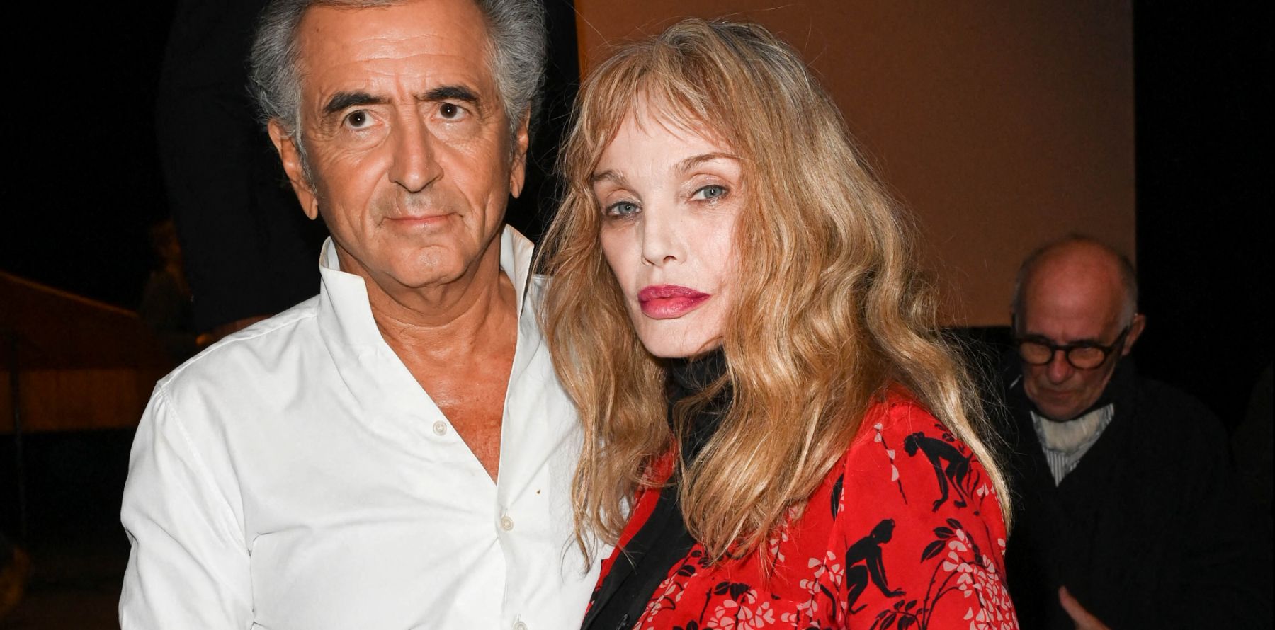 Bernard Henri Levy Et Sa Nouvelle Compagne Bernard-Henri Lévy soutenu par sa femme Arielle Dombasle et les VIP pour  l'Ukraine - Purepeople